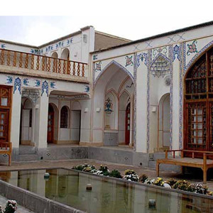 انجام خدمات هتل سنتی اصفهان  توسط تیم حرفه ای میرزایی شاپ