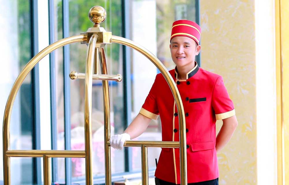 بل-من-یا-بل-بوی-کیست-who-is-bellboy